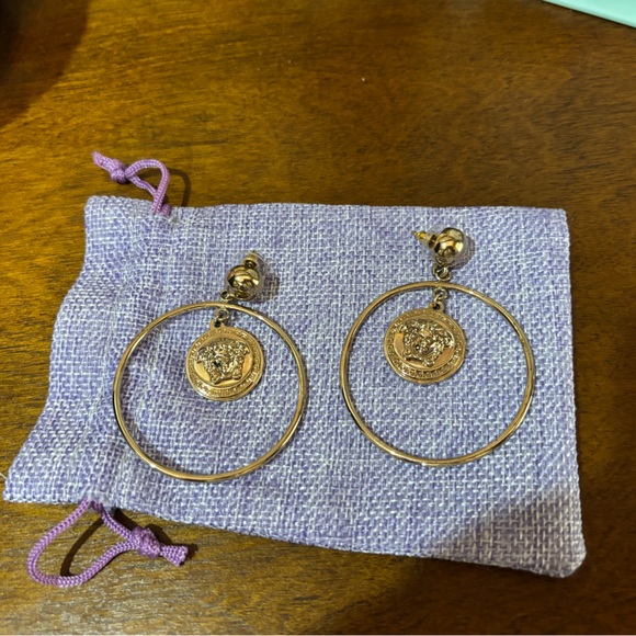 Versace authentic gold tone, Medusa hoop pierced earrings - Picture 5 of 8